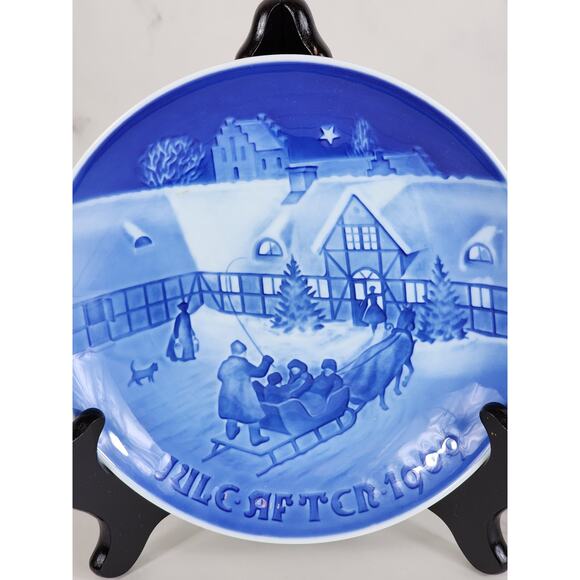 Royal Copenhagen Arrival of Christmas Guests 1969 Wall Decor Blue Plate 7" Vtg - Picture 2 of 13
